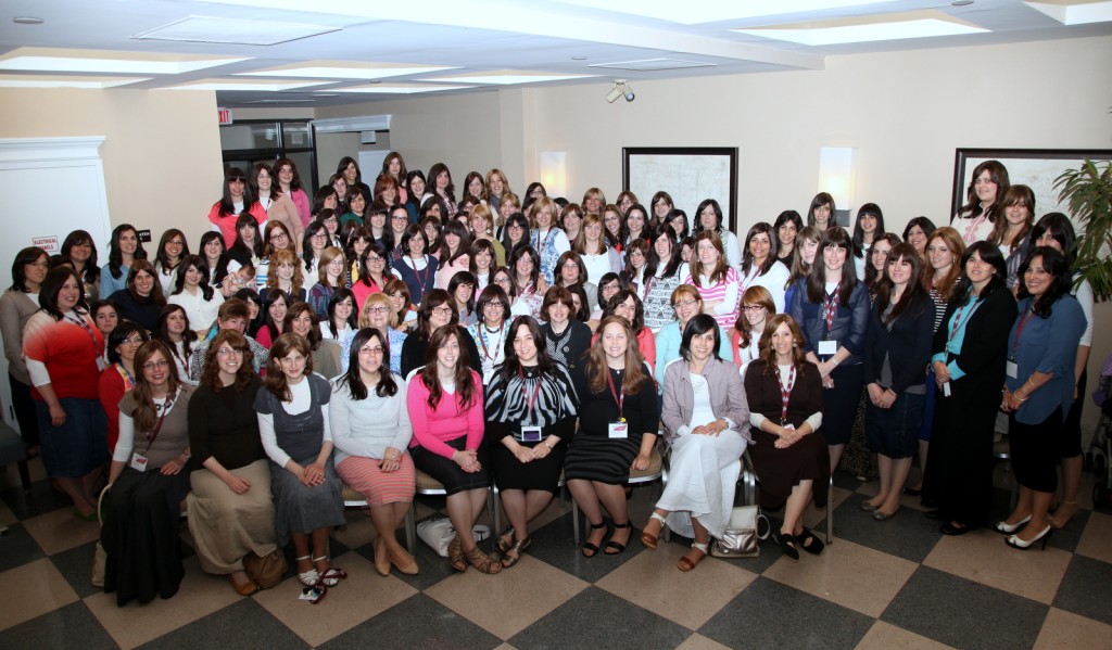 Mrs. Rivkie Lazar in Campus Kinus group photo